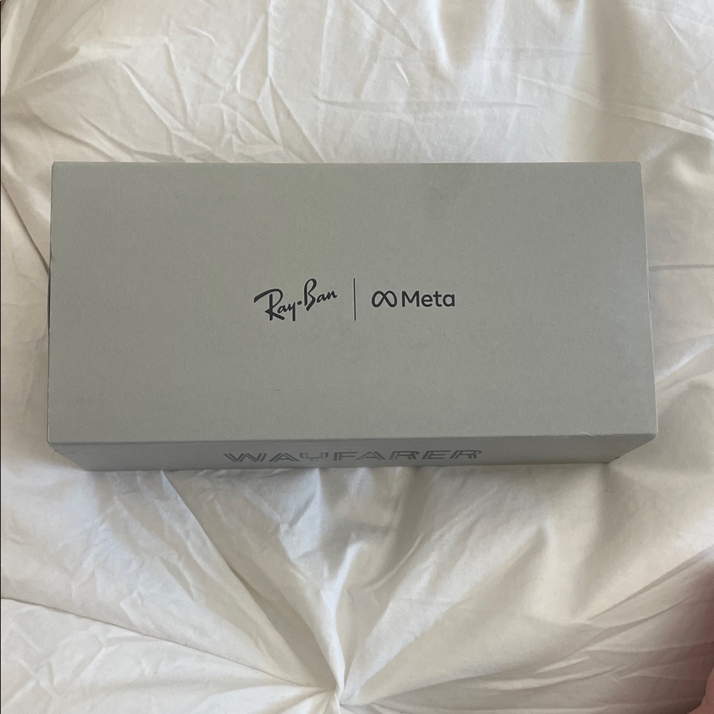 Brand spanking NEW!! 
Meta Raybans wayfarer RW4006!